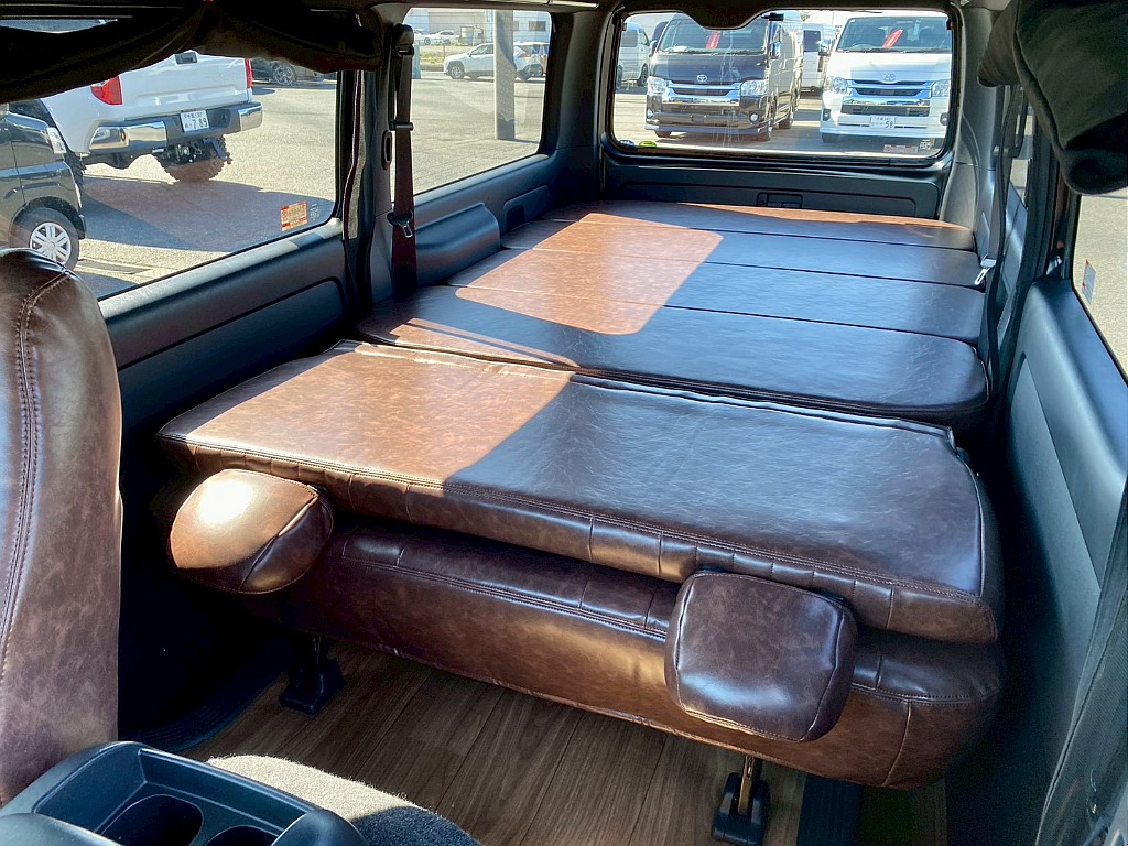 トヨタ ハイエースバン(3枚目)