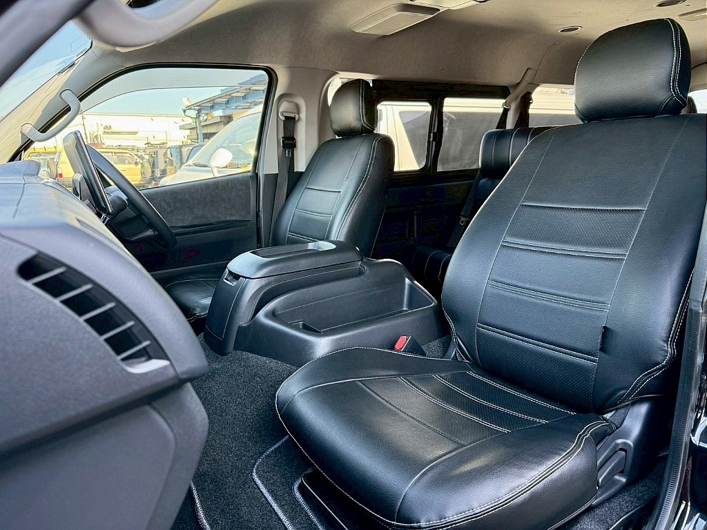 トヨタ ハイエース(10枚目)