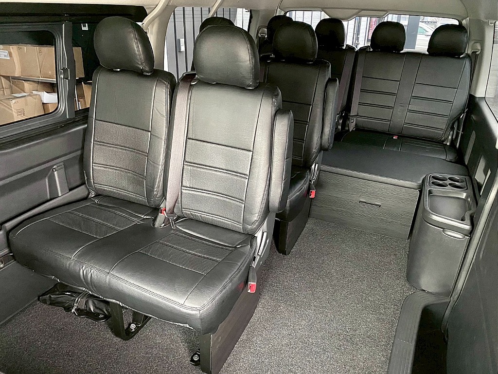 トヨタ ハイエース(4枚目)