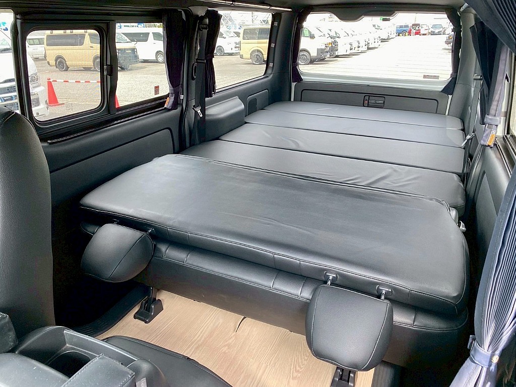 トヨタ ハイエースバン(4枚目)