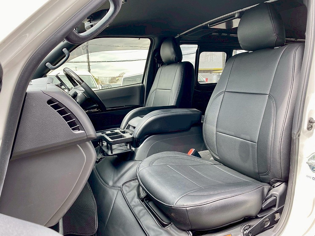 トヨタ ハイエースバン(10枚目)