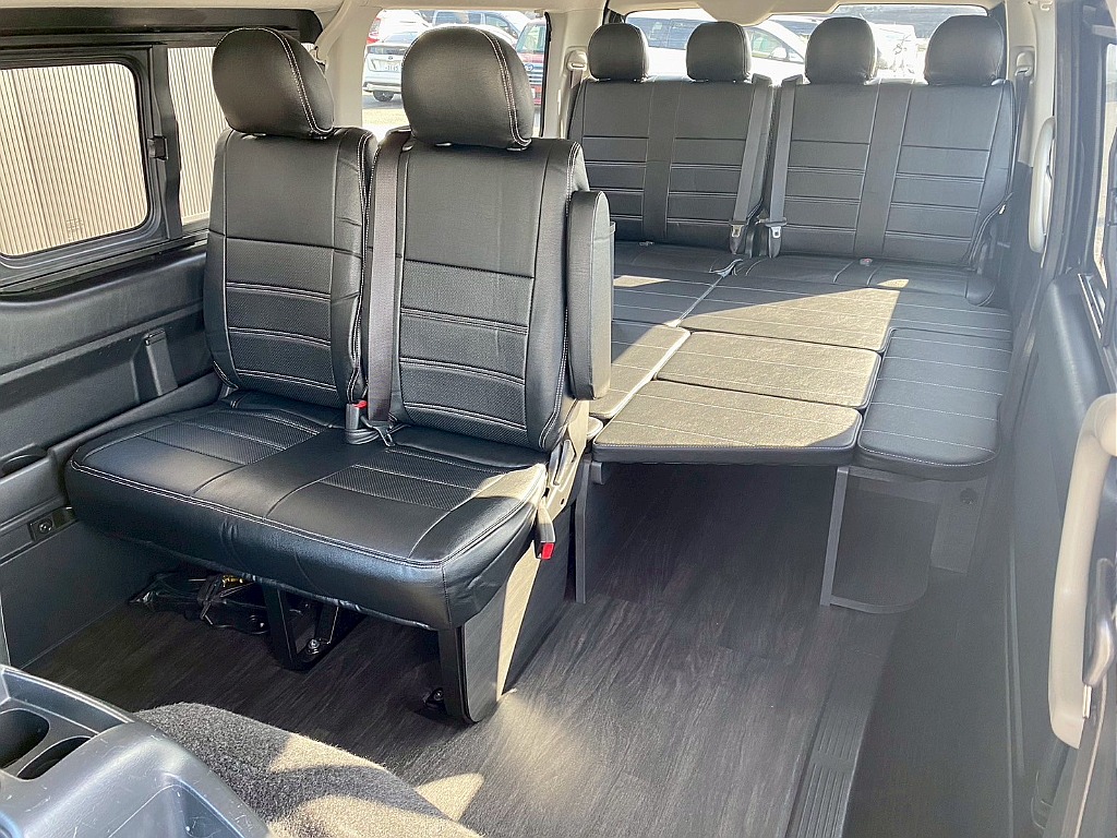 トヨタ ハイエース(4枚目)