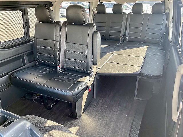 ベッドを展開してもまだ広い空間♪