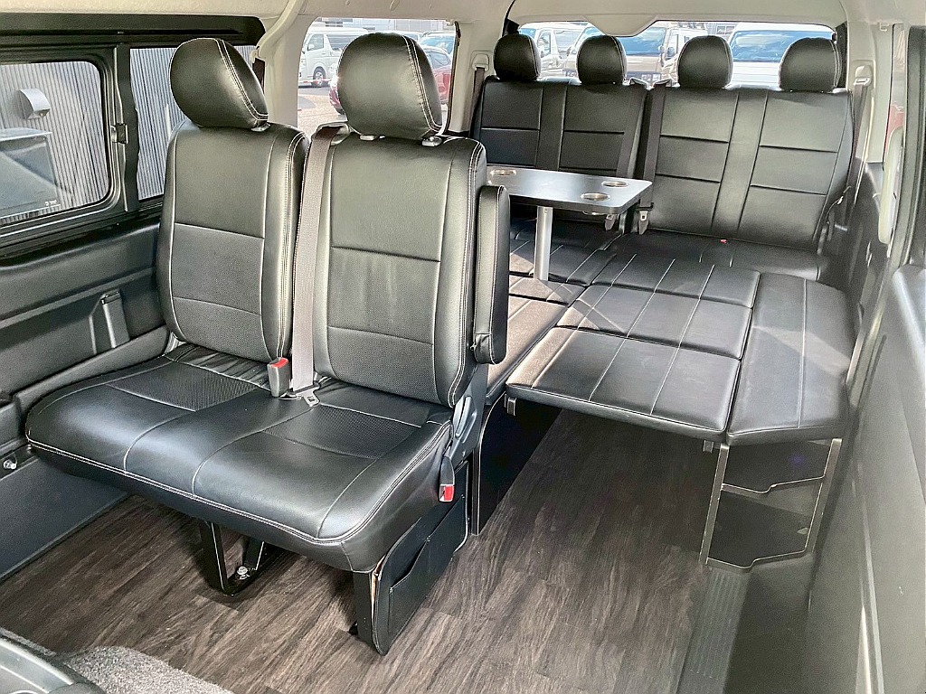 トヨタ ハイエース(3枚目)