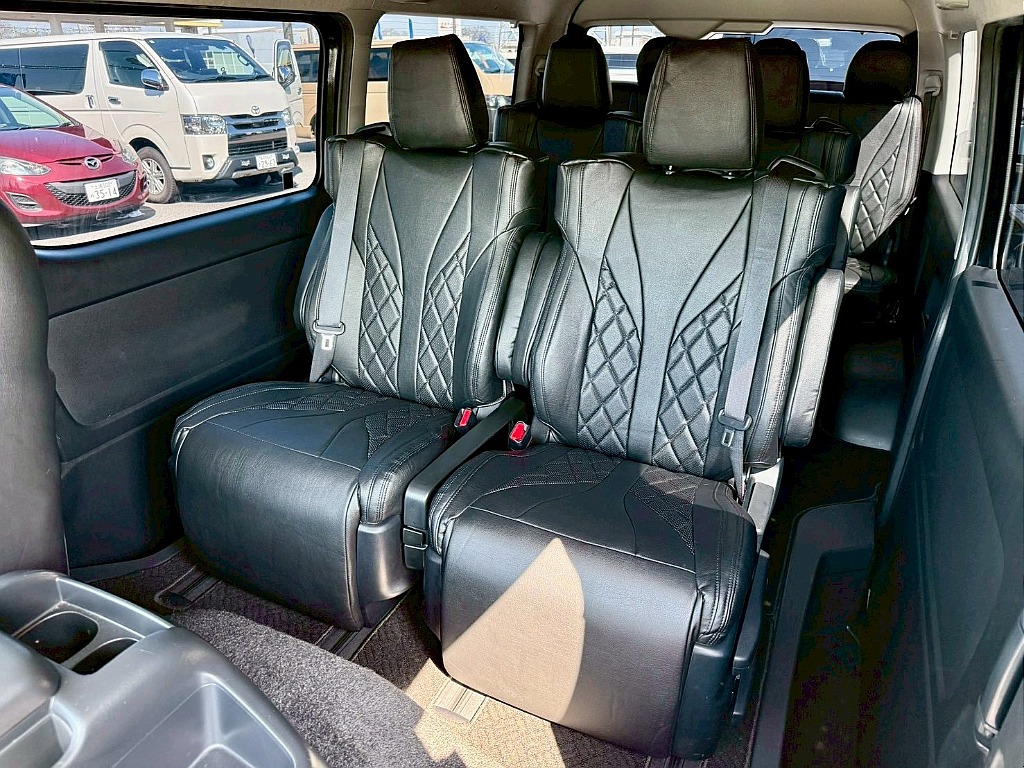 トヨタ ハイエース(4枚目)