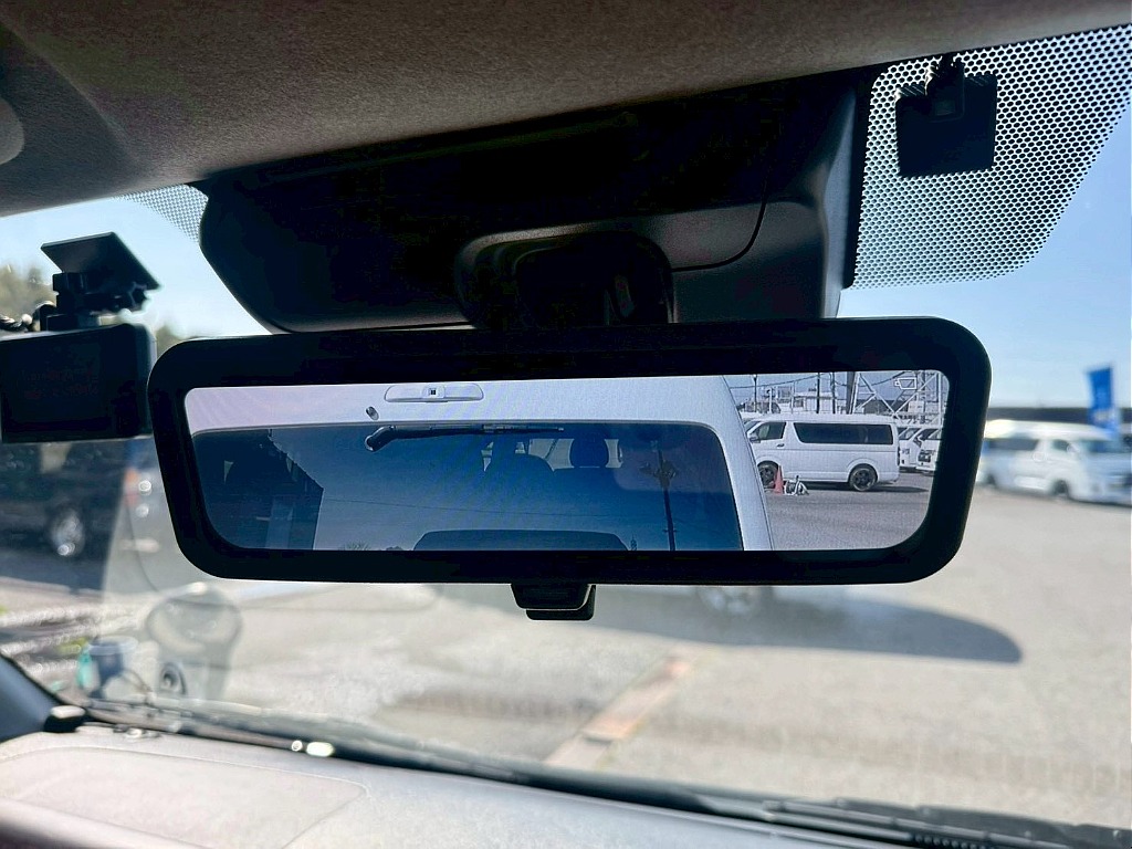 トヨタ ハイエース(10枚目)