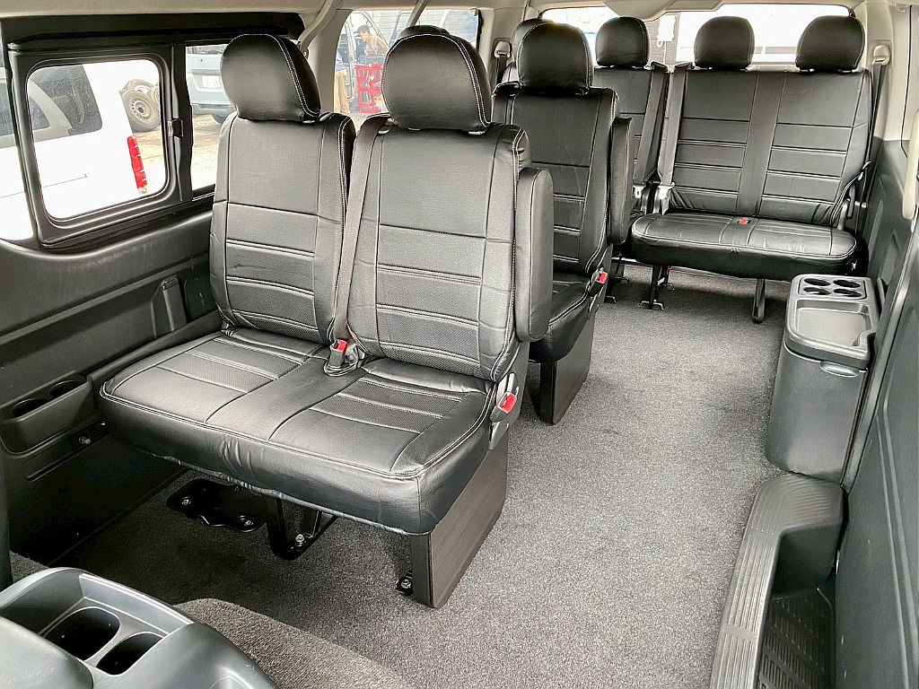 トヨタ ハイエース(4枚目)