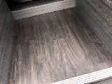 黒木目調　床張り施工済み♪