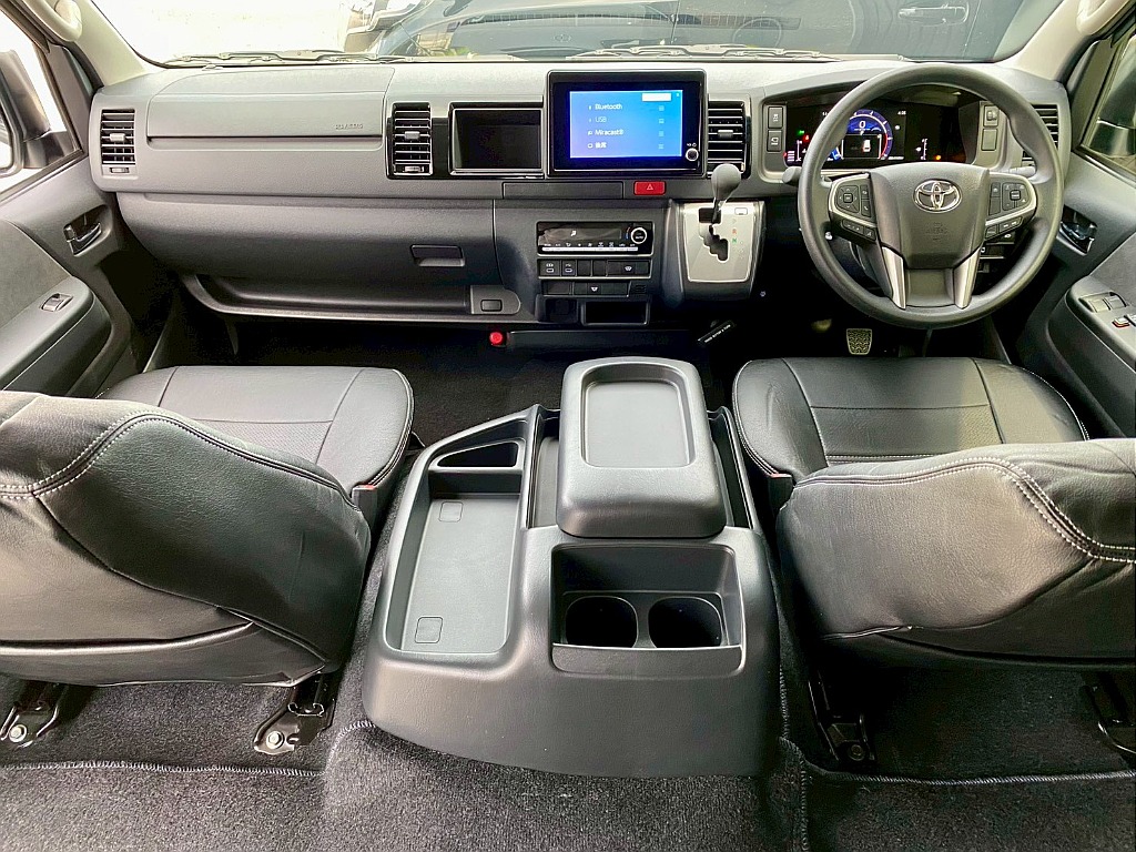 トヨタ ハイエース(3枚目)