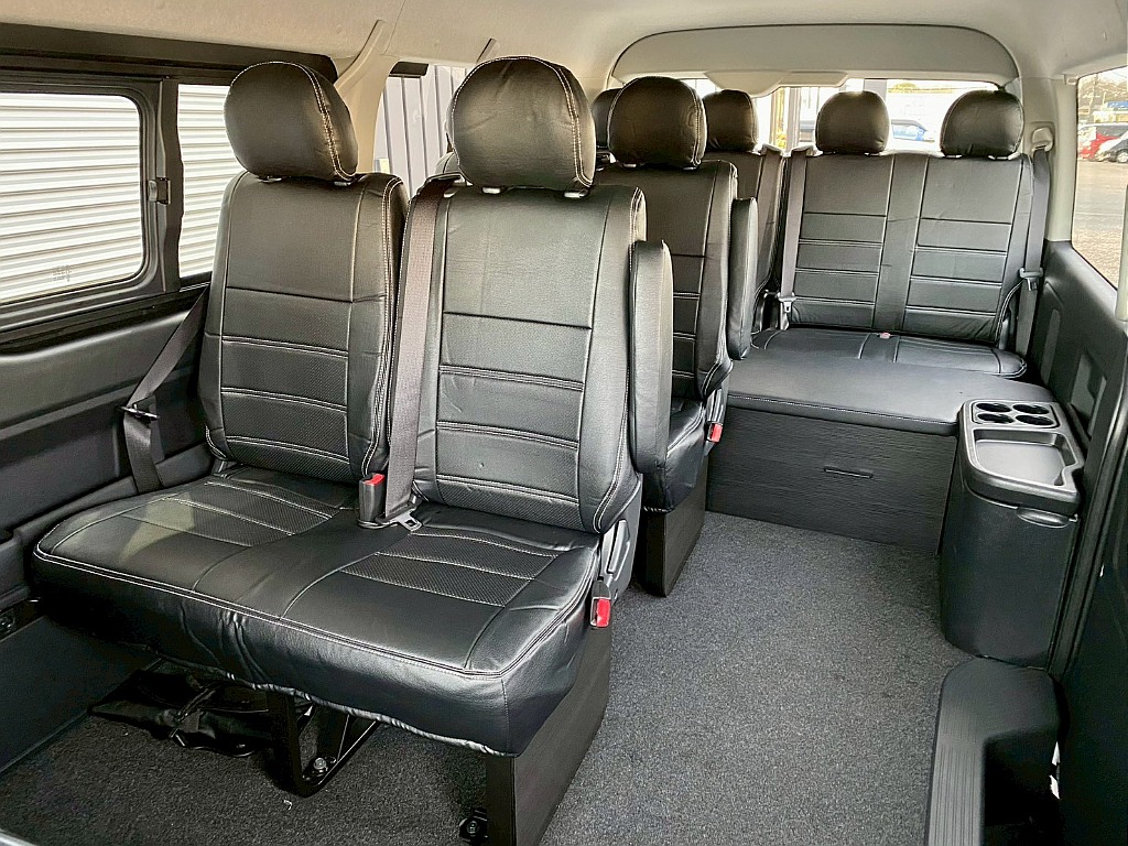 トヨタ ハイエース(4枚目)