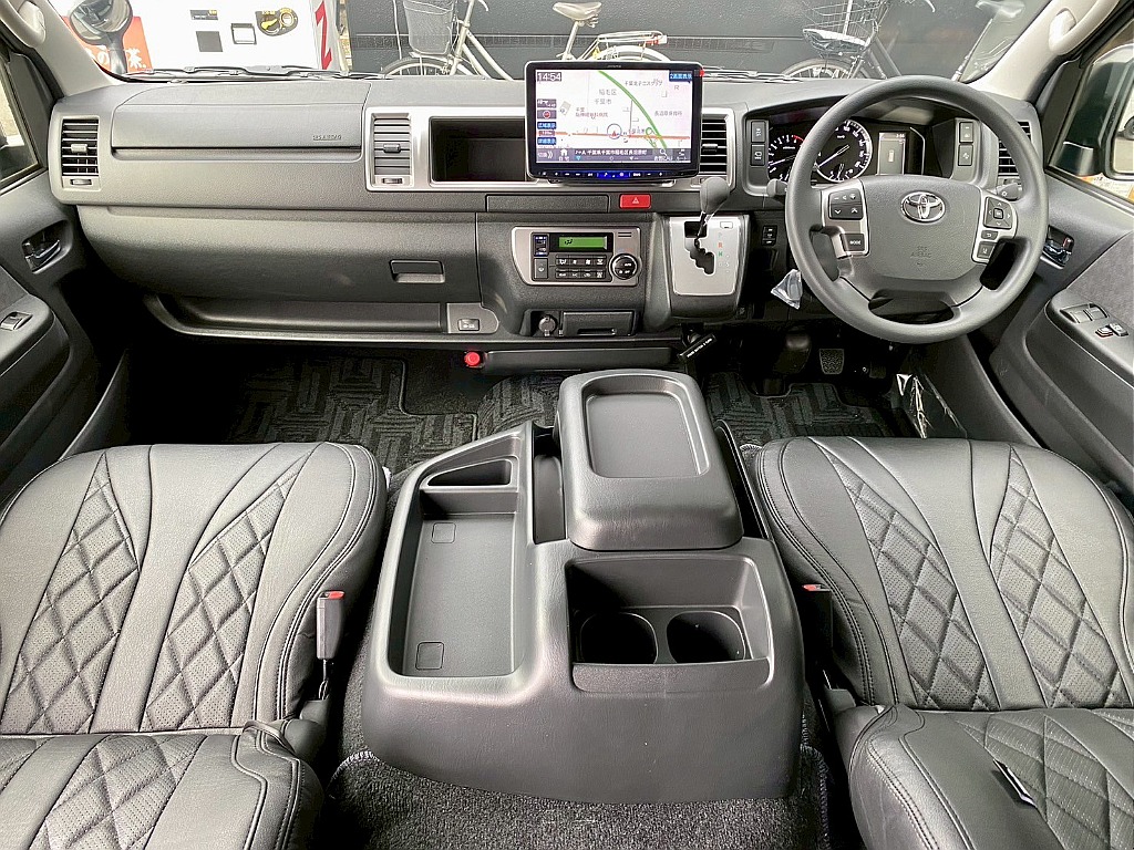 シートカバーも相まってラグジュアリーな内装♪