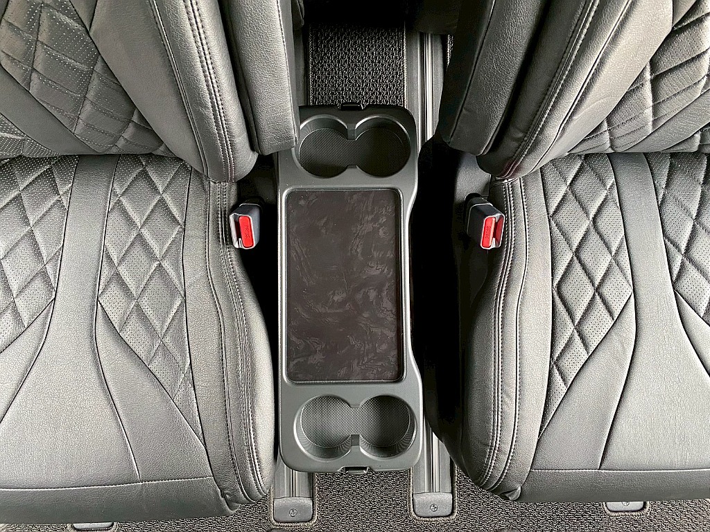 2列目にはセンターテーブル有り♪