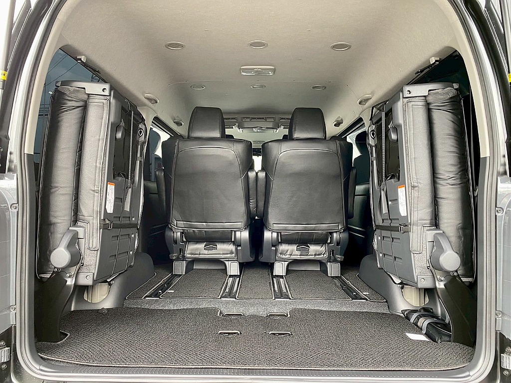 両側跳ね上げれば広々ラゲッジスペースも確保♪