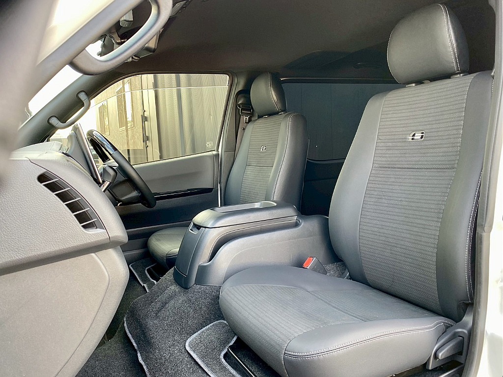 トヨタ ハイエースバン(10枚目)