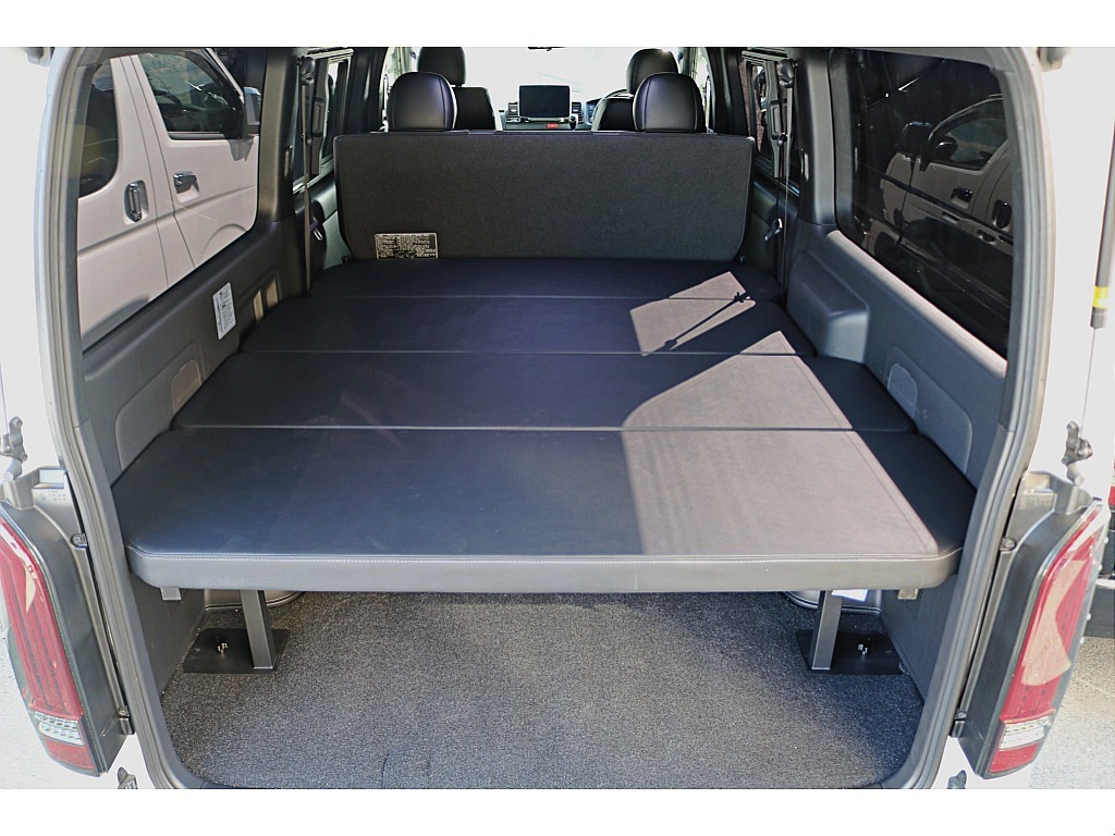 トヨタ ハイエースバン(4枚目)