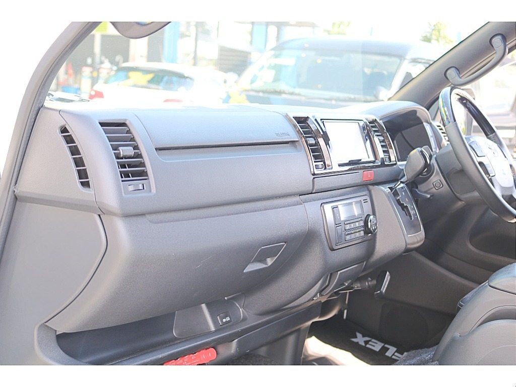 トヨタ ハイエースバン(10枚目)