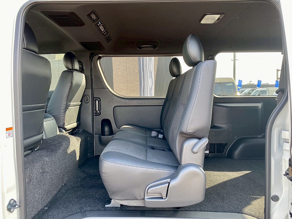 トヨタ ハイエースバン(24枚目)