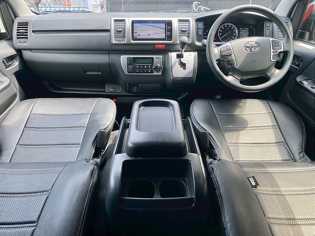 トヨタ ハイエースバン(3枚目)