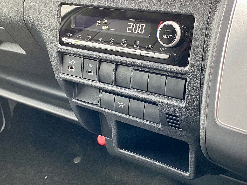 トヨタ ハイエース(16枚目)