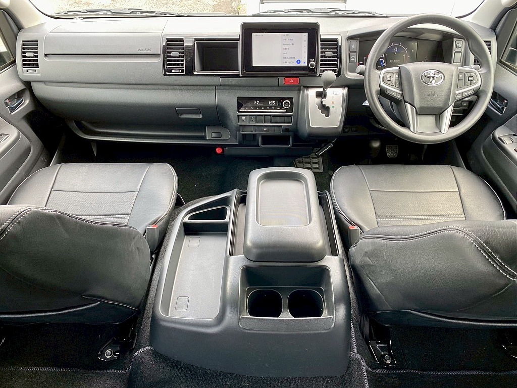 トヨタ ハイエース(3枚目)