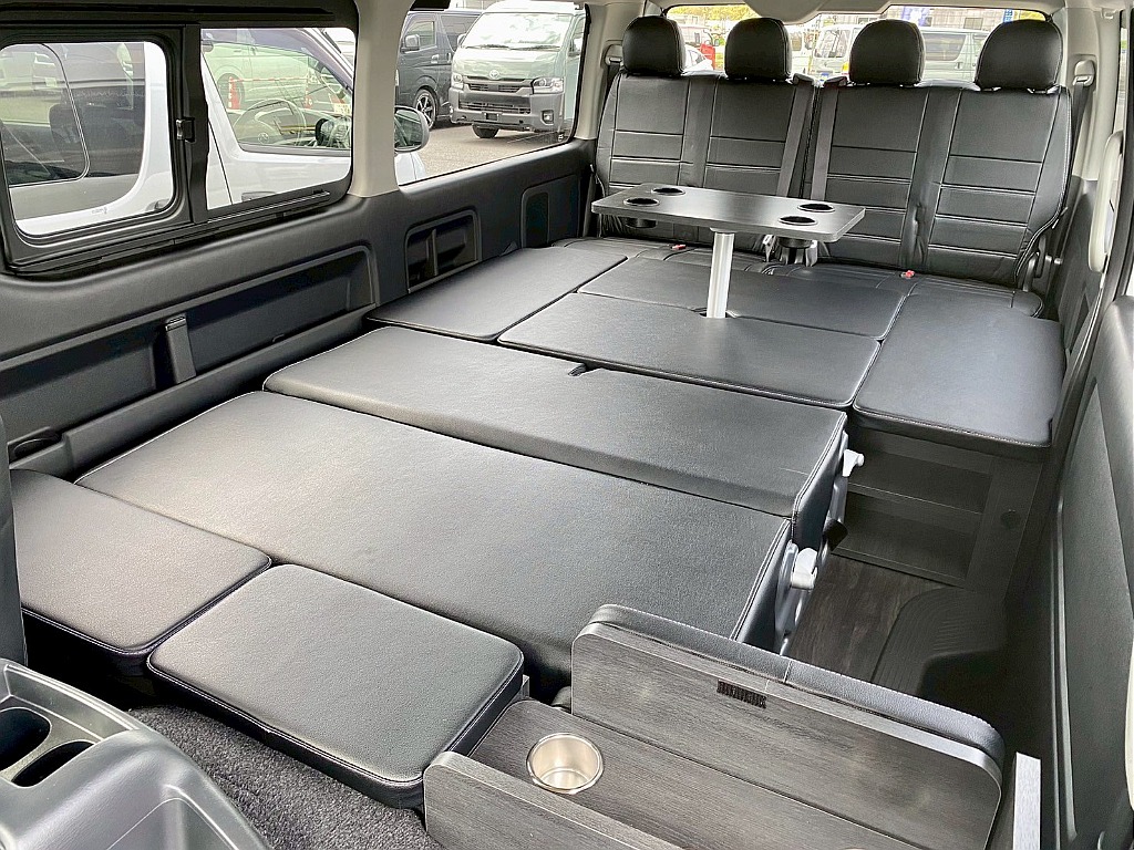 トヨタ ハイエース(4枚目)