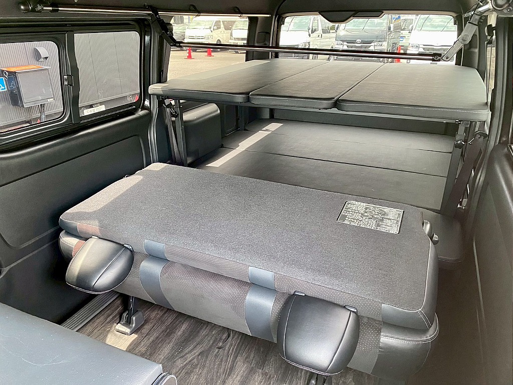 トヨタ ハイエースバン(4枚目)