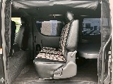 ２列目シートは折りたたみ展開・跳ね上げ収納が可能です！