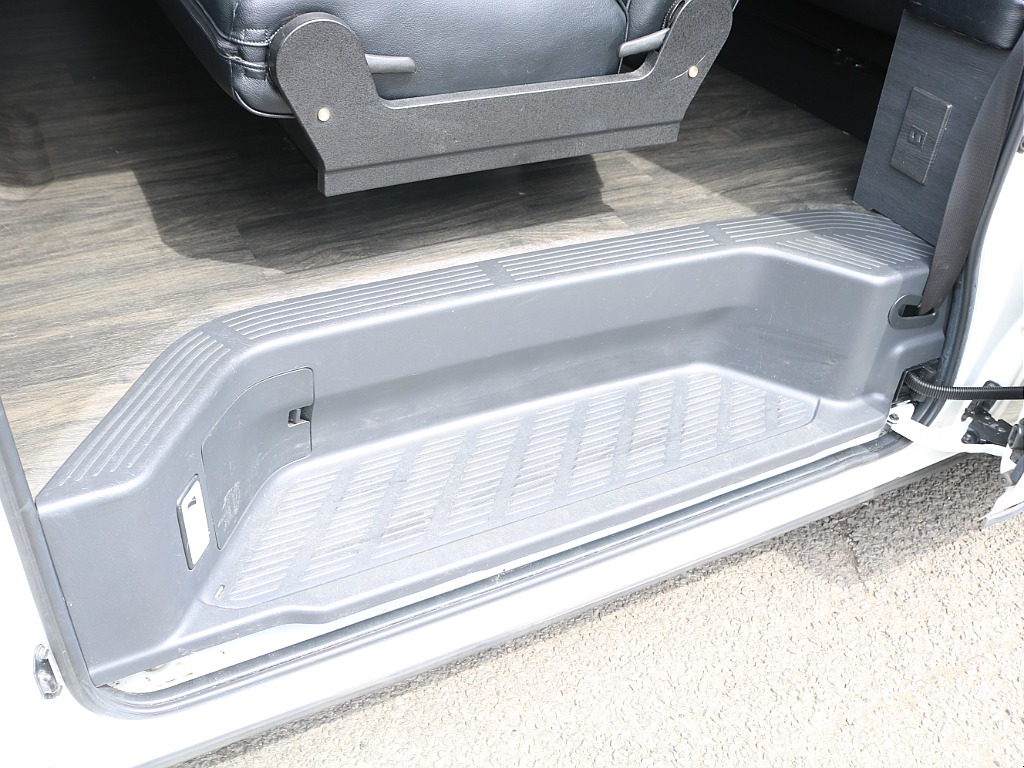 ＦＬＥＸグループは「すべての人に愛車を」をコンセプトに車種別に全国展開中！愛車と一緒に、ライフスタイルを充実させてもらいたいという思いで、ランクル仙台泉店では皆様のご要望になんでもお応えします♪