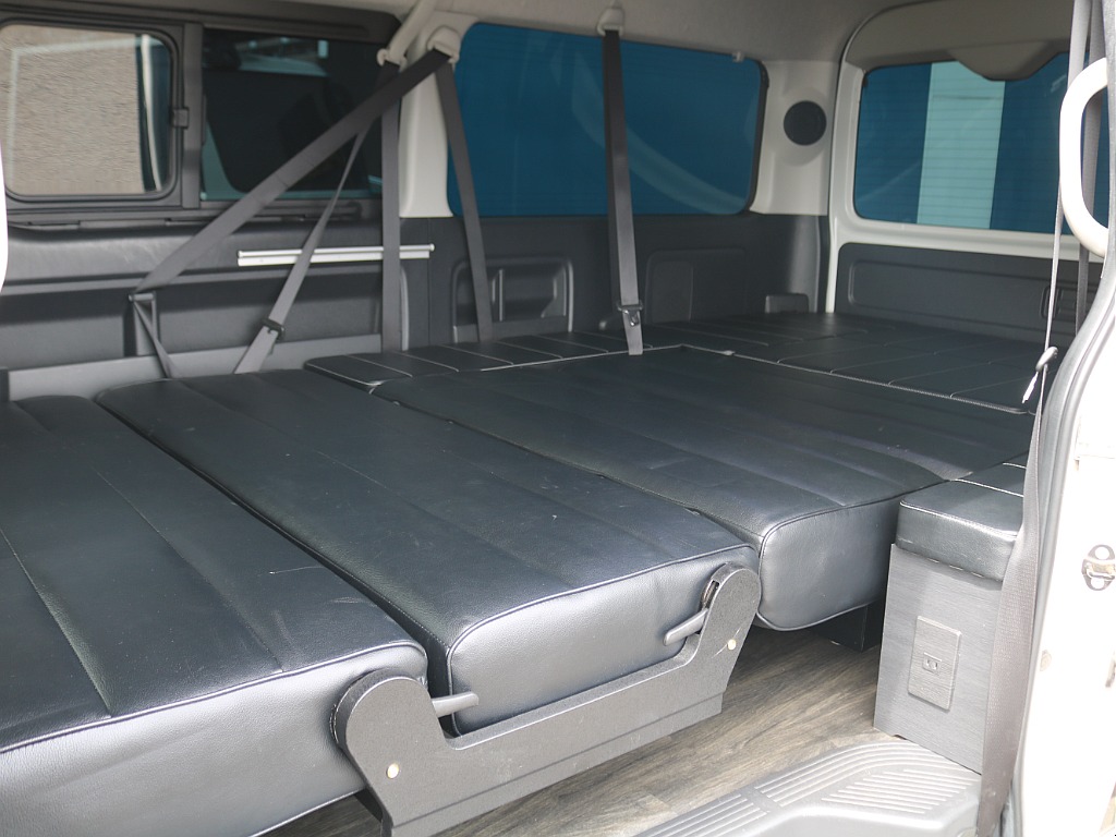 フルフラット展開も可能！ご家族での車中泊もゆったり快適です♪