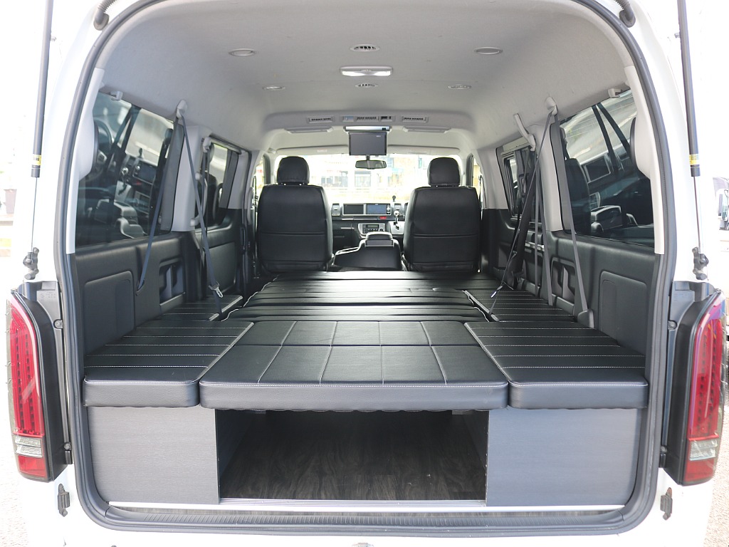 室内は専門のルームクリーニング施工済みです！小さなお子様連れのご家族様も安心してお乗りいただけます！外せる部品は外し、特殊洗剤＆専門用品で可能な限り汚れや使用感は除去します♪