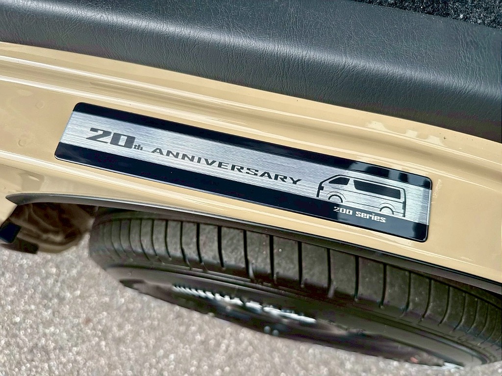 メーカーオプション　２０周年記念スカッフプレート♪