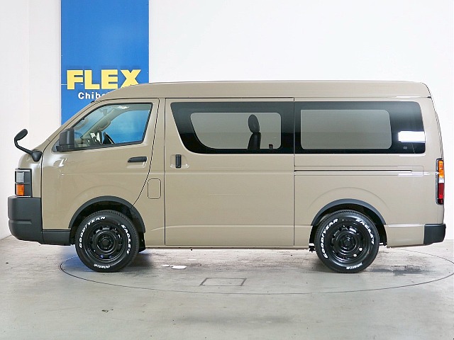 ノーマル車高のお車となります。ローダウン等追加のカスタムもお任せください！