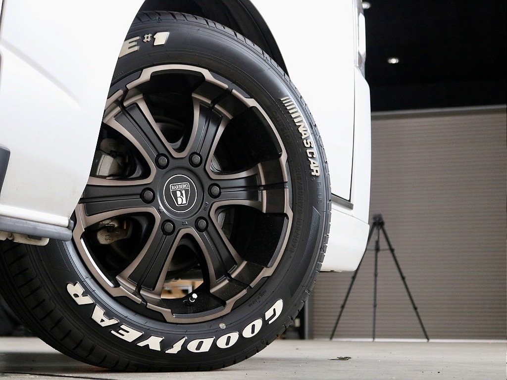 常時７０台以上のハイエース在庫数、フレックス株式会社ハイエース千葉北店！