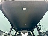 天井やトリム（車内の壁）等がブラックカラーとなっており、高級感のある内装となっております♪