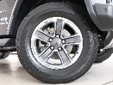 純正18インチAWに255/70R18のタイヤを装備しております！