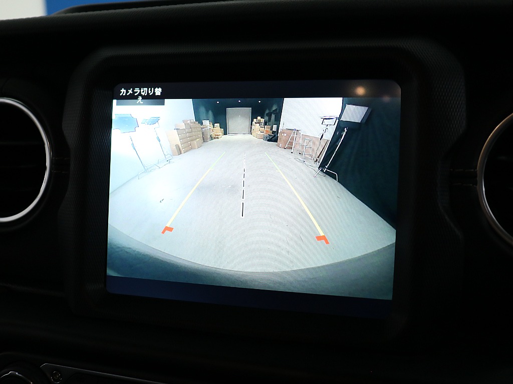 バックカメラと連動で車庫入れもラクラク！