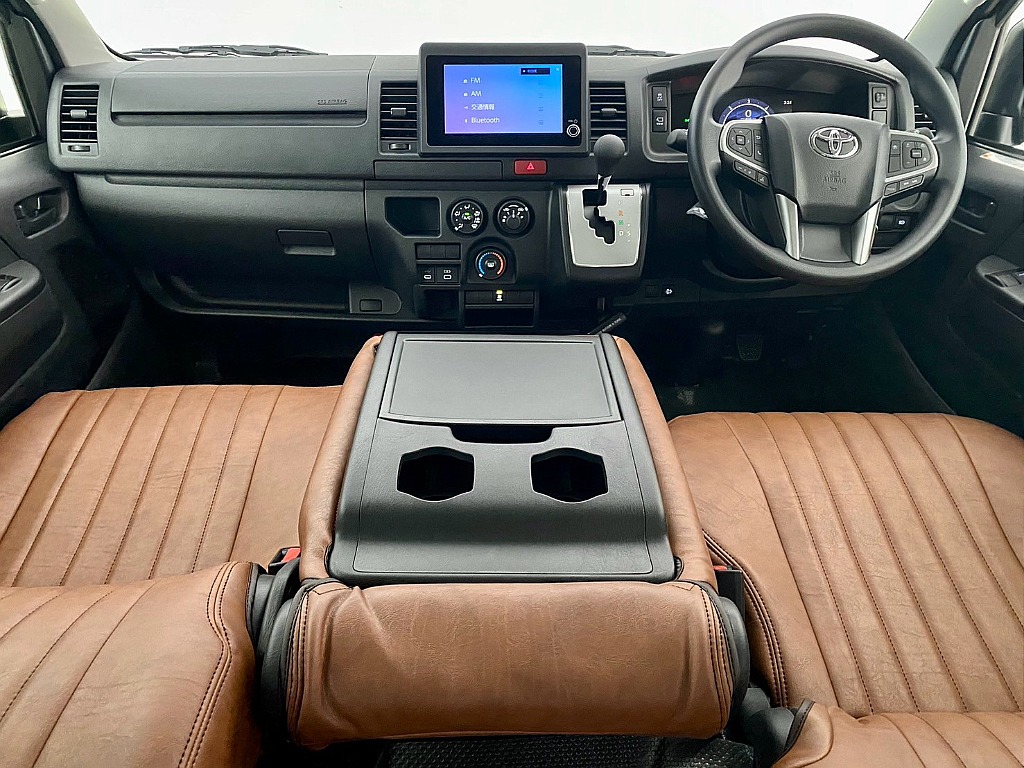 新車ハイエースバンＤＸをベースにＦＬＥＸカスタムを施した一台が完成いたしました♪