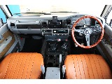 車内はクラシックにまとまっております♪