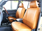 全席にFLEXオリジナルのクラシックシートカバーが装着済み！車内の雰囲気もとても良い感じに仕上がっております！