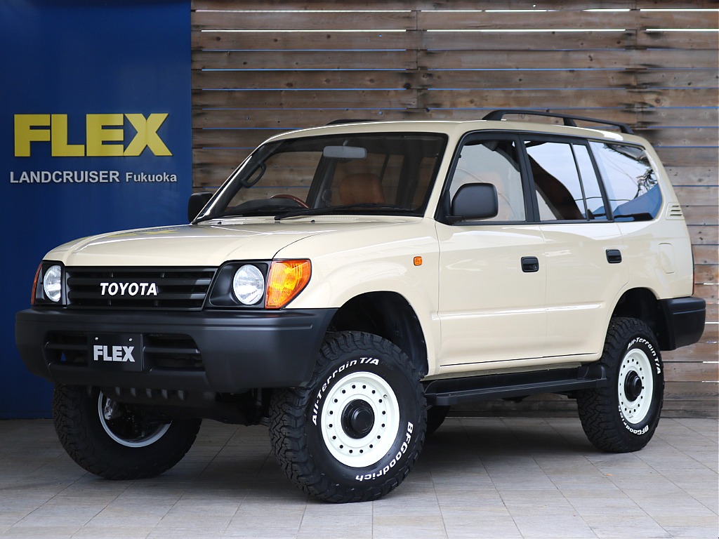 95プラドのFLEXカスタムモデル「ARMY」の完成です！ベースは低走行の14.4万km！ディーゼルターボ！新品パーツを多数装着し、外装だけではなくインテリアも充実した内容となっております♪