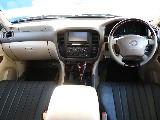 車内はベージュ内装になりますので高級感があります！