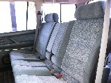 2列目には肘置きが装備済みです！長距離ドライブも安心ですね♪