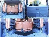 サードシートを跳ね上げると、荷室も広々としておりますので、キャンプやアウトドアにも大活躍！
