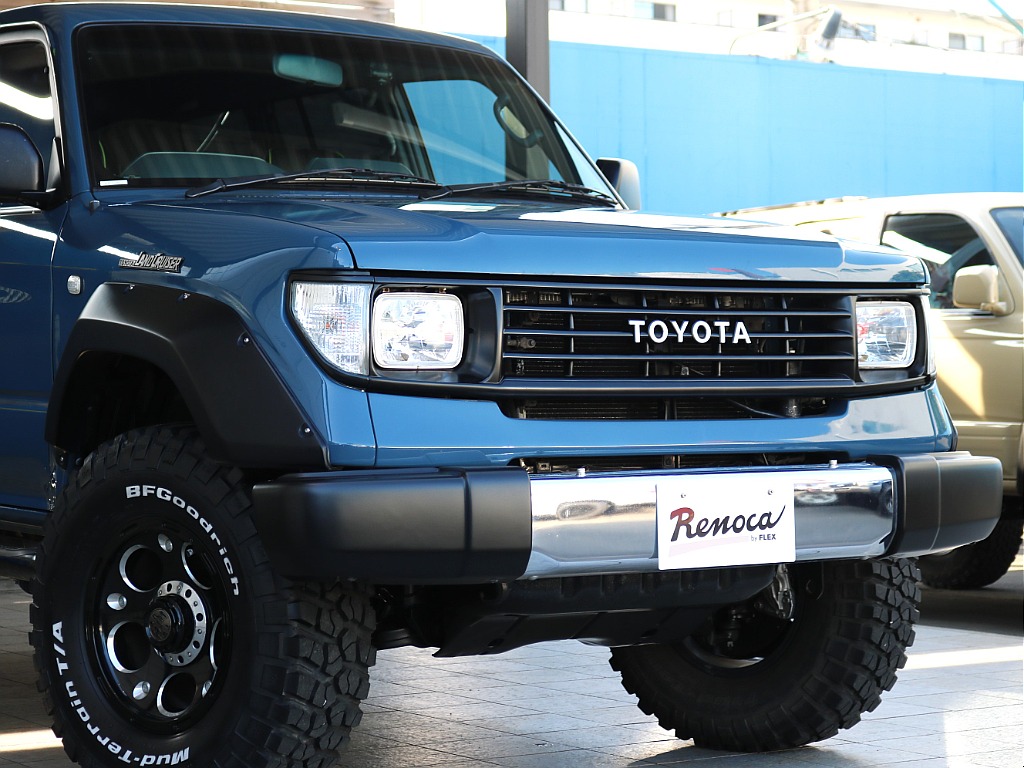 角目ヘッドライトにTOYOTA文字グリルが堪りません！