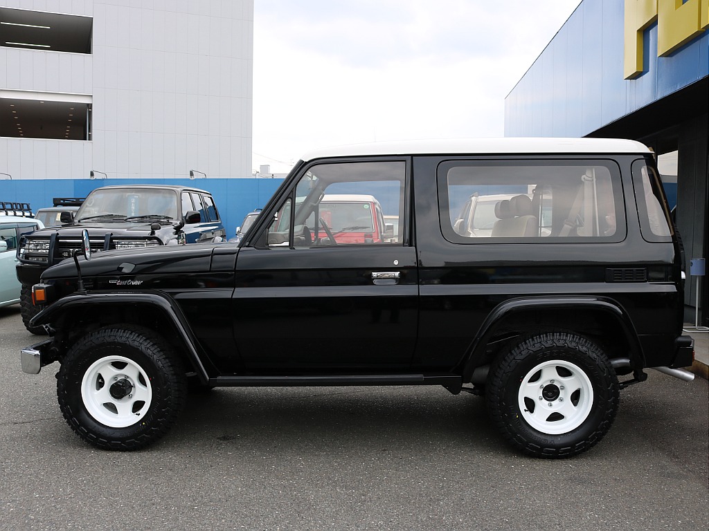 トヨタ ランドクルーザー70(4枚目)