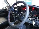 新品にてナルディレザーステアリングも装備済み！いつものウッドハンドルと違う雰囲気です♪