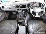 車内はグレーとブラックの落ち着いたインテリアになります♪
