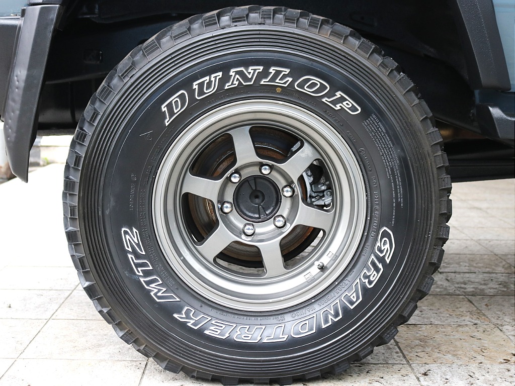 車外１６インチホイール＆ダンロップＭＴタイヤの組み合わせ！