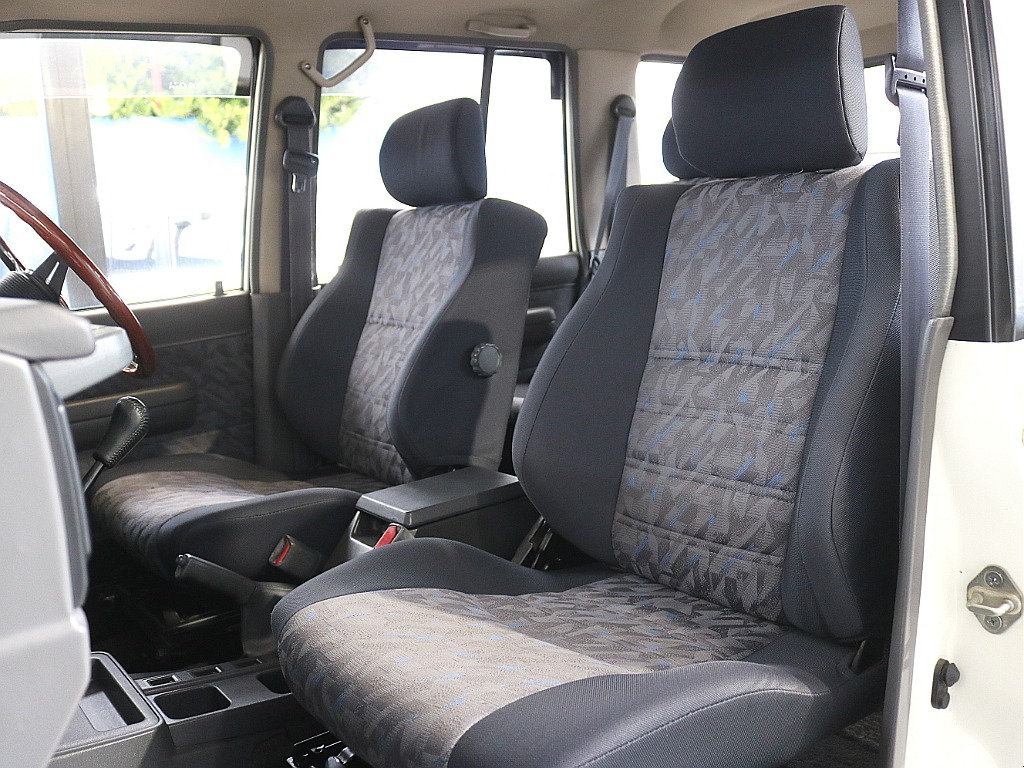 トヨタ ランドクルーザー70(11枚目)