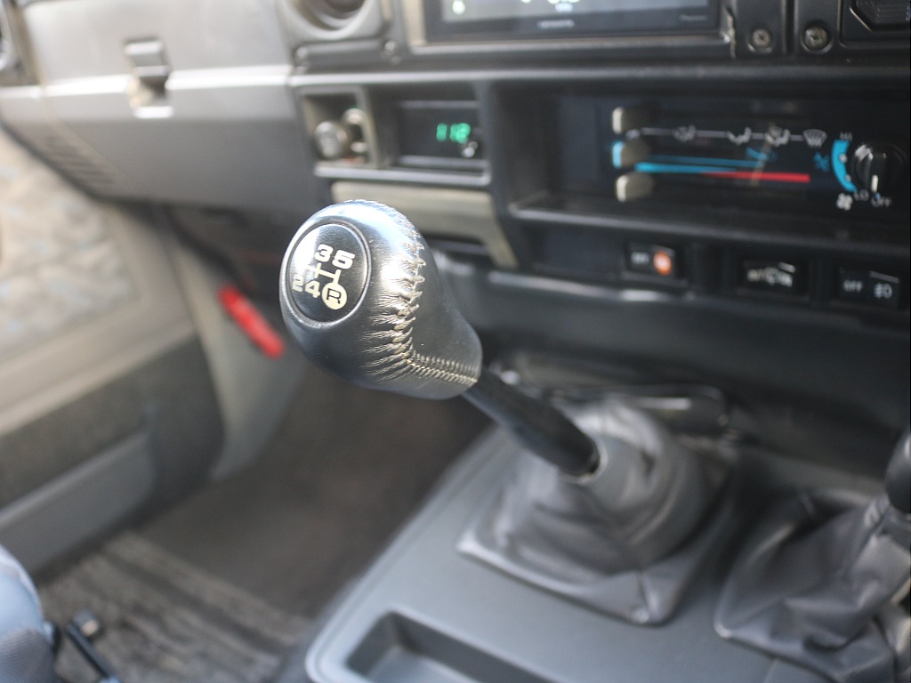 トヨタ ランドクルーザー70(7枚目)